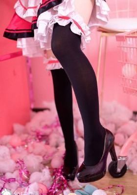 女性裸体秘不遮胸图片_HD在线播放观看